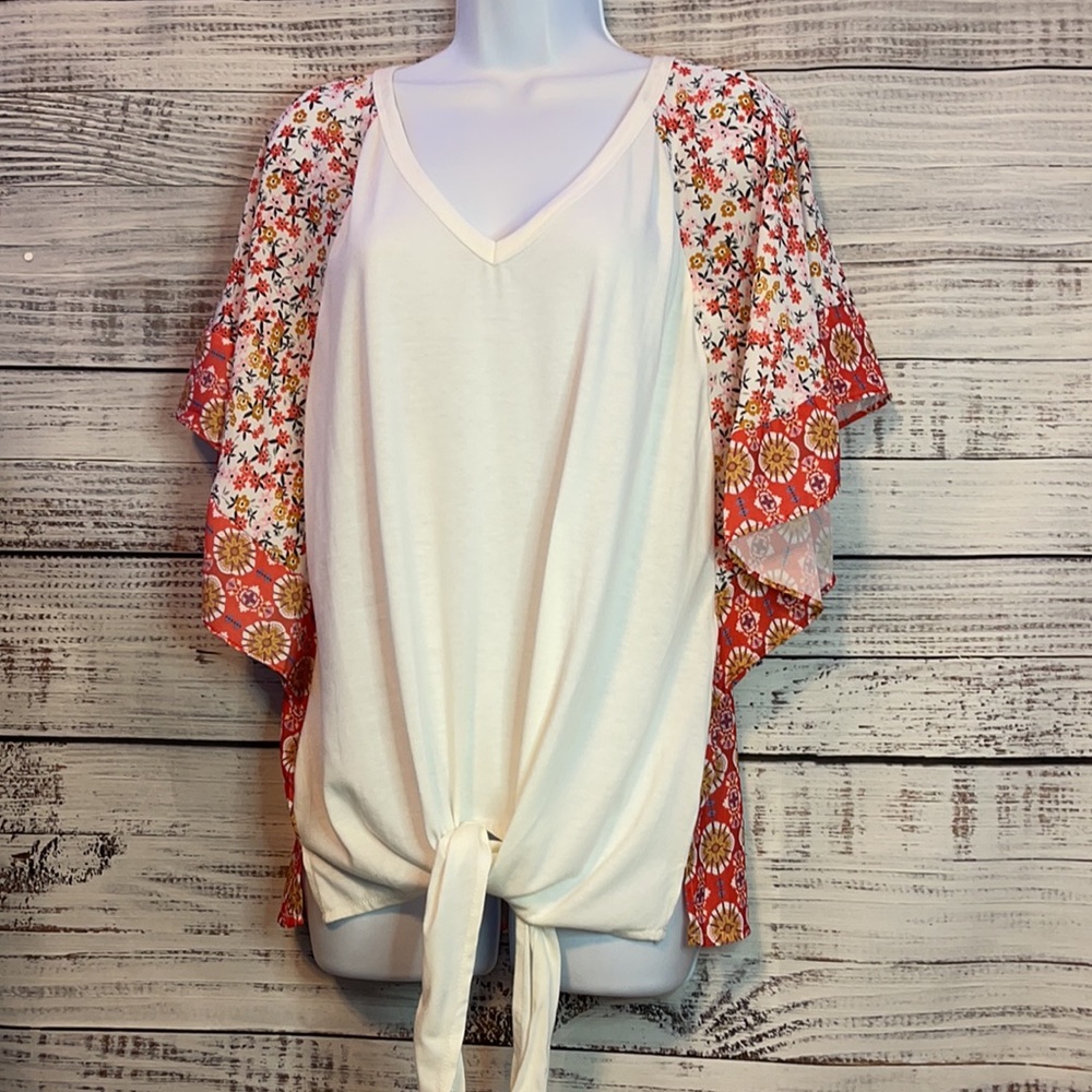 🔥 SALE White Floral Top with Bell Sleeves | size Small